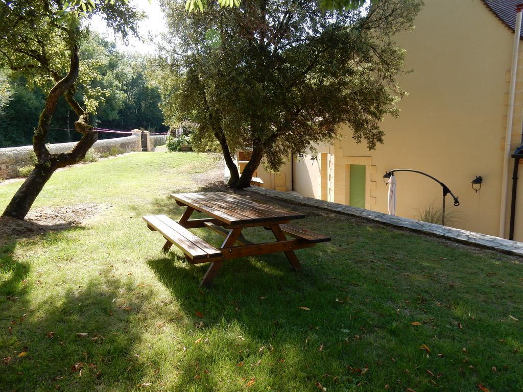 Bed and Breakfast Le Hibou Heureux Bezenac Экстерьер фото